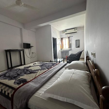 Dubai Hotel & Restaurant كوماراكوم المظهر الخارجي الصورة
