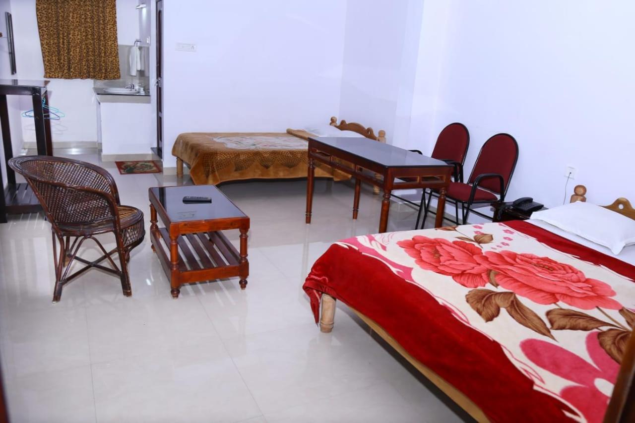 Dubai Hotel & Restaurant كوماراكوم المظهر الخارجي الصورة